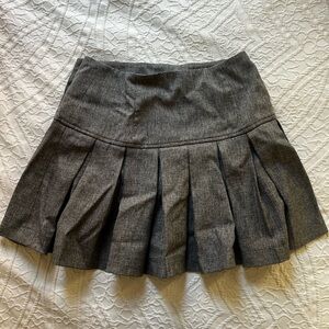 Chic Charcoal Pleated Mini Skirt
